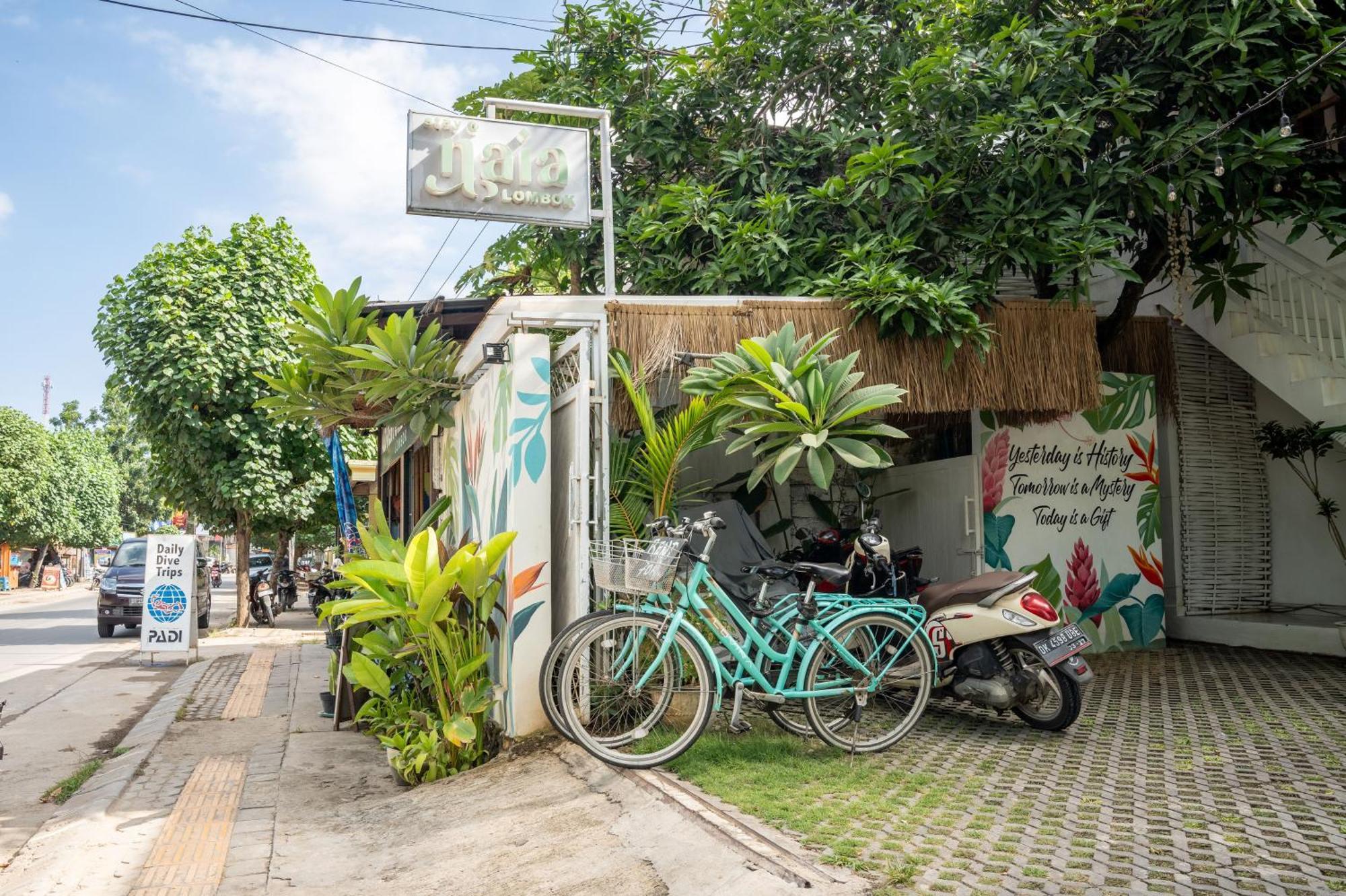 Отель Naia Lombok Kuta  Экстерьер фото